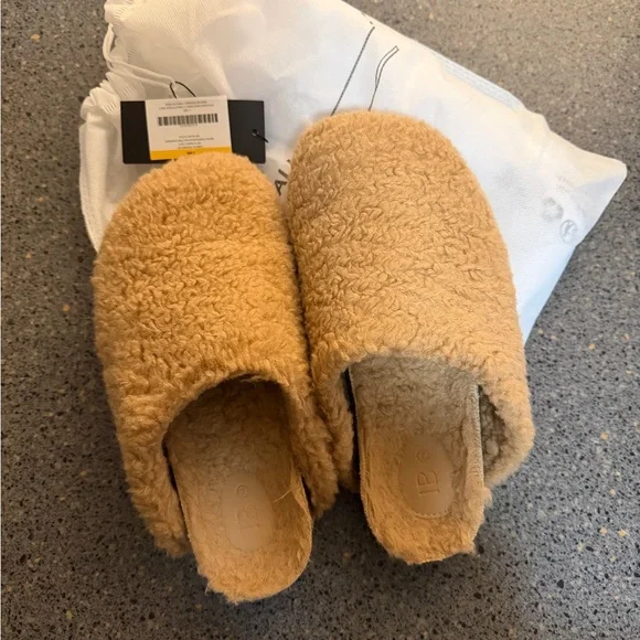 Intentionally Blank Apres Slipper - Picture 4 of 7